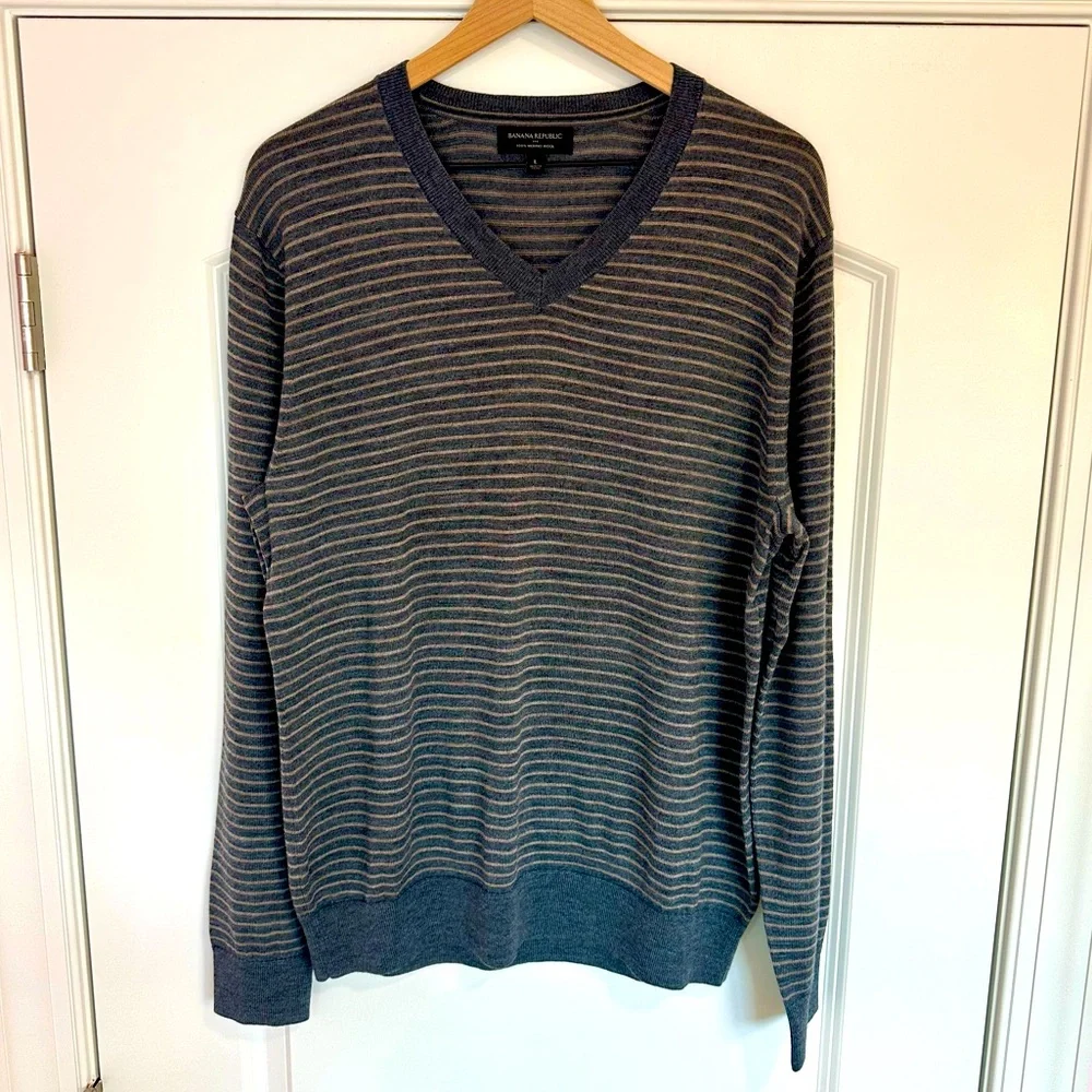 Men's Banana Republic Gray Merino Wool V-neck Pullover Sweater Large